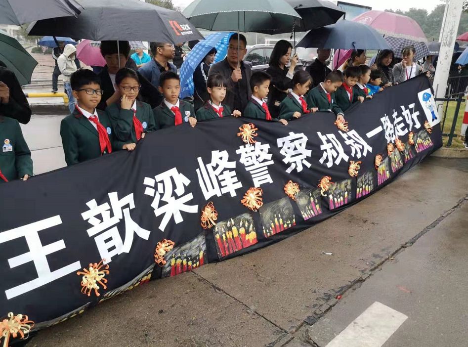 中弹牺牲的儿子,牺牲时年仅十几岁的孩子