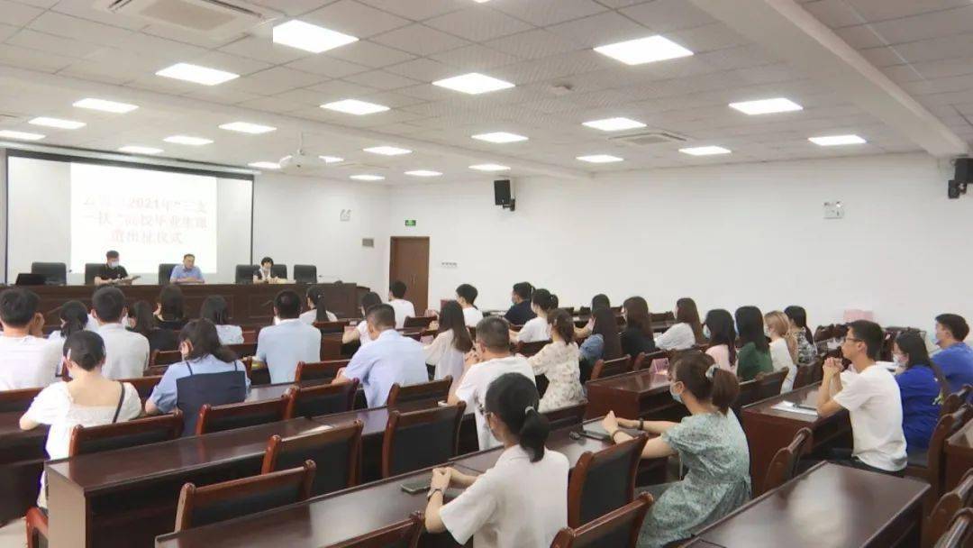 30岁以后才知道，“选调生”只会越来越值钱，应届毕业生不该忽视