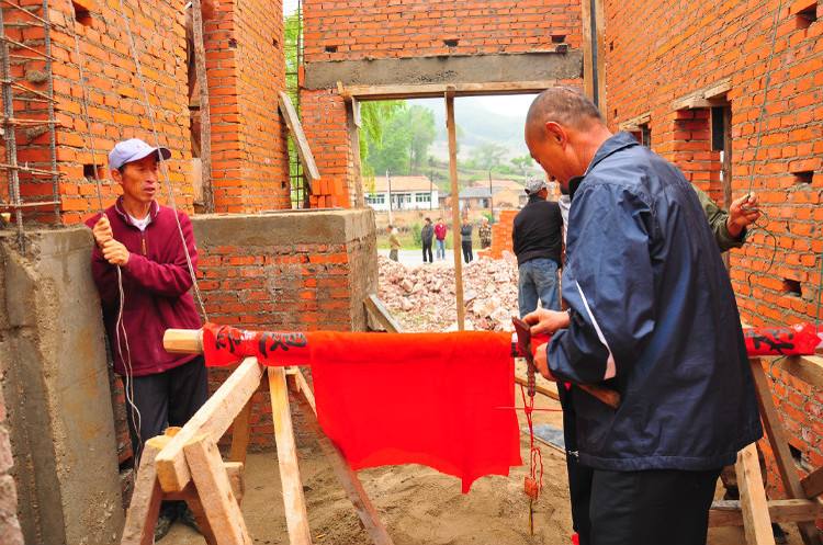 农村自建房怎样才算上梁,农村建房上梁有什么讲究