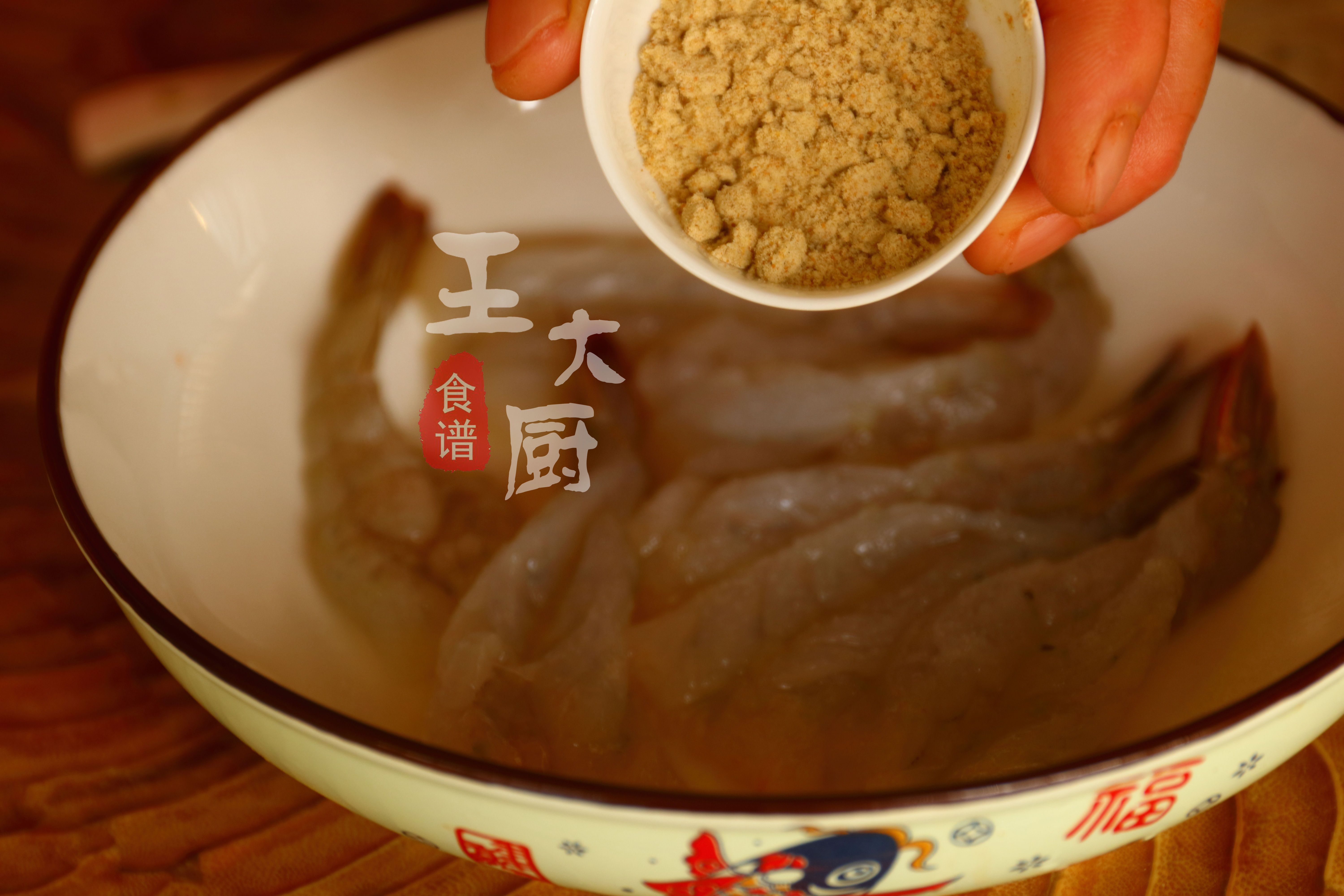 面包糠炸虾的家常做法酥脆好吃,面包糠炸虾的家常做法简单又好吃