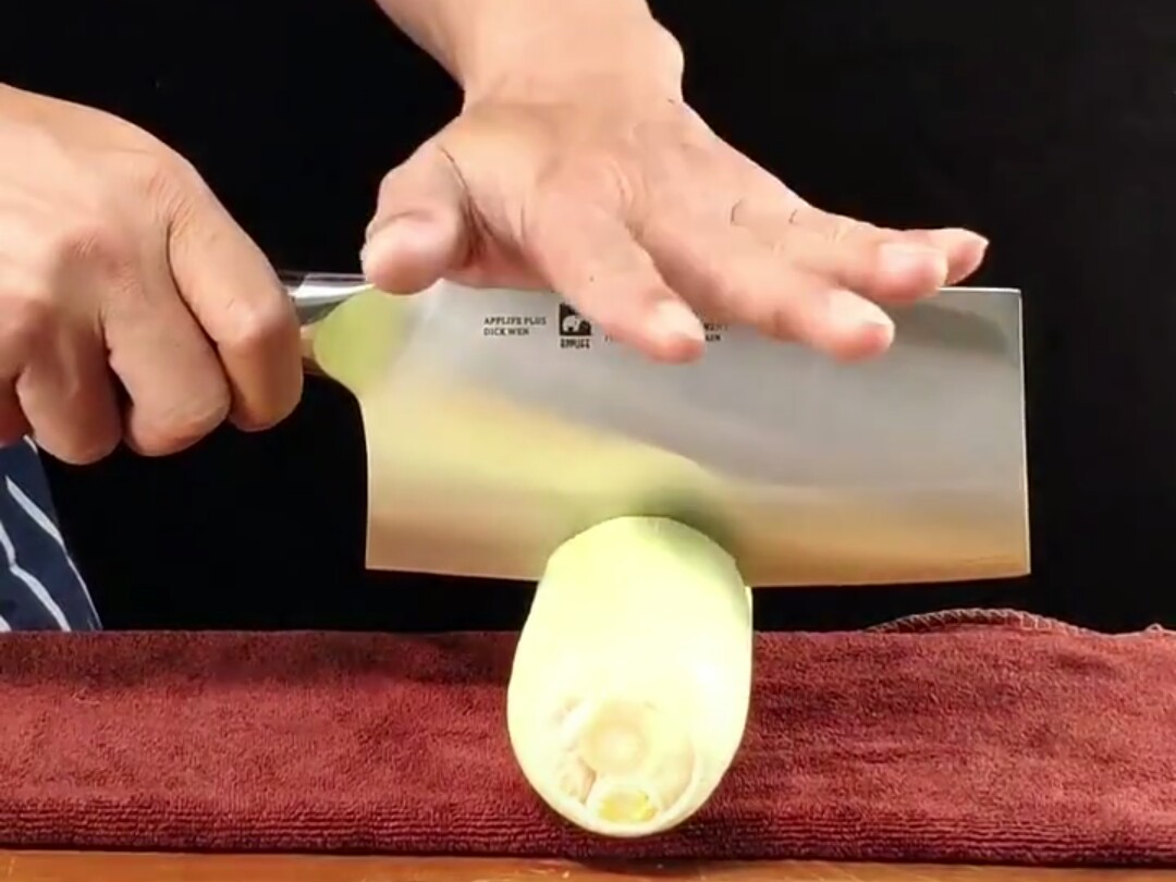 切玉米棒的妙招,切玉米小妙招爆款