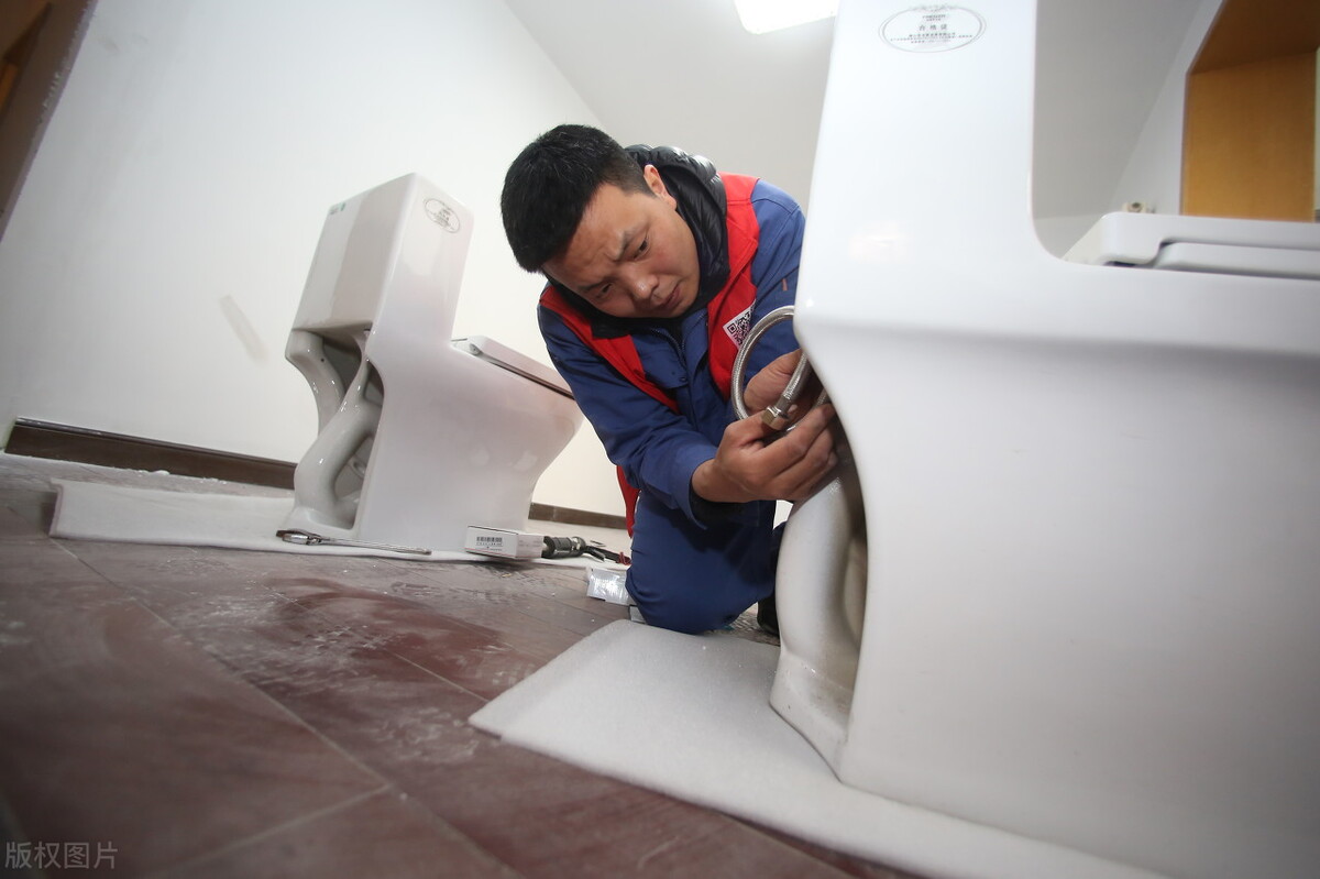 马桶销售：马桶，别买太贵的，选对这几个方面，买500元的就够用