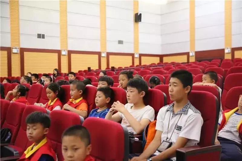 “零距离”体验！青岛小主人报记者团走进黄岛法院