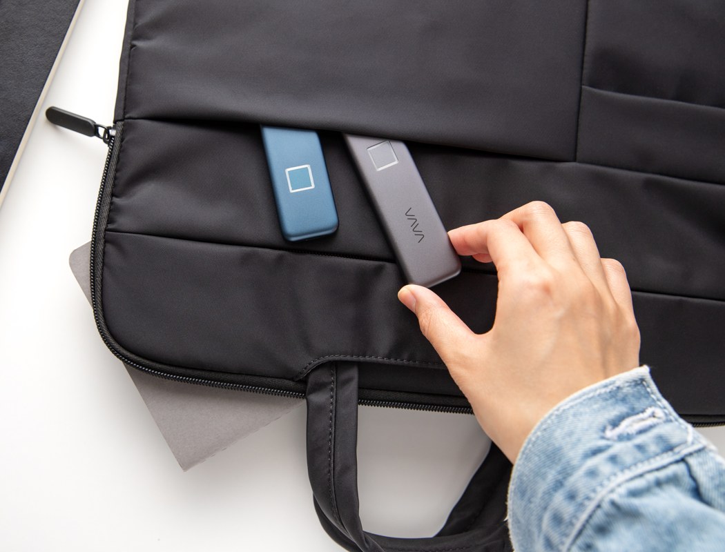 超智设备-带有指纹传感器的便携式SSD将使您取消云存储