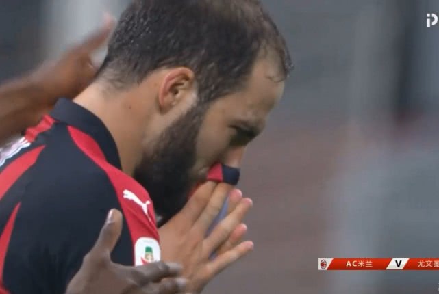 伊瓜因怒吼c罗,伊瓜因红牌怒吼c罗