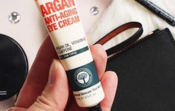 适合30岁女生用的平价护肤品,适合20岁左右女生用的护肤品推荐