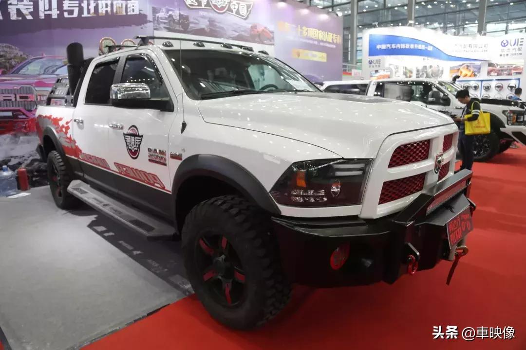 道奇公羊长角号限量版越野视频,道奇公羊ram1500trx越野视频