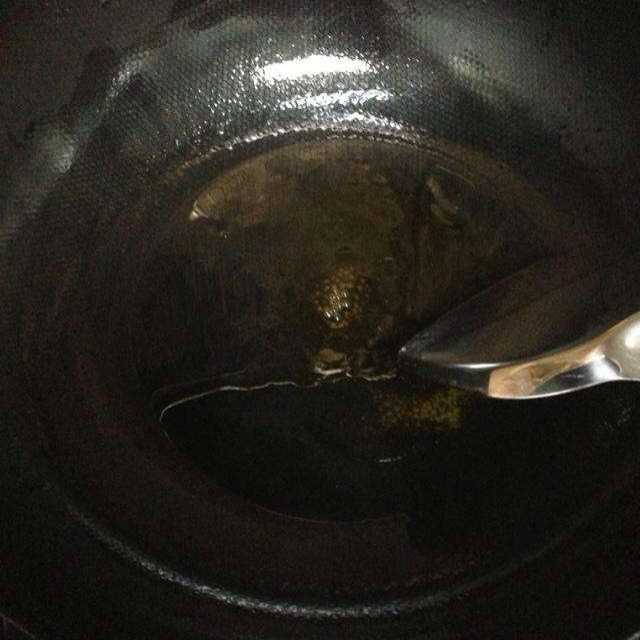 香辣红烧鸡翅,红烧鸡翅怎么做又嫩又好吃