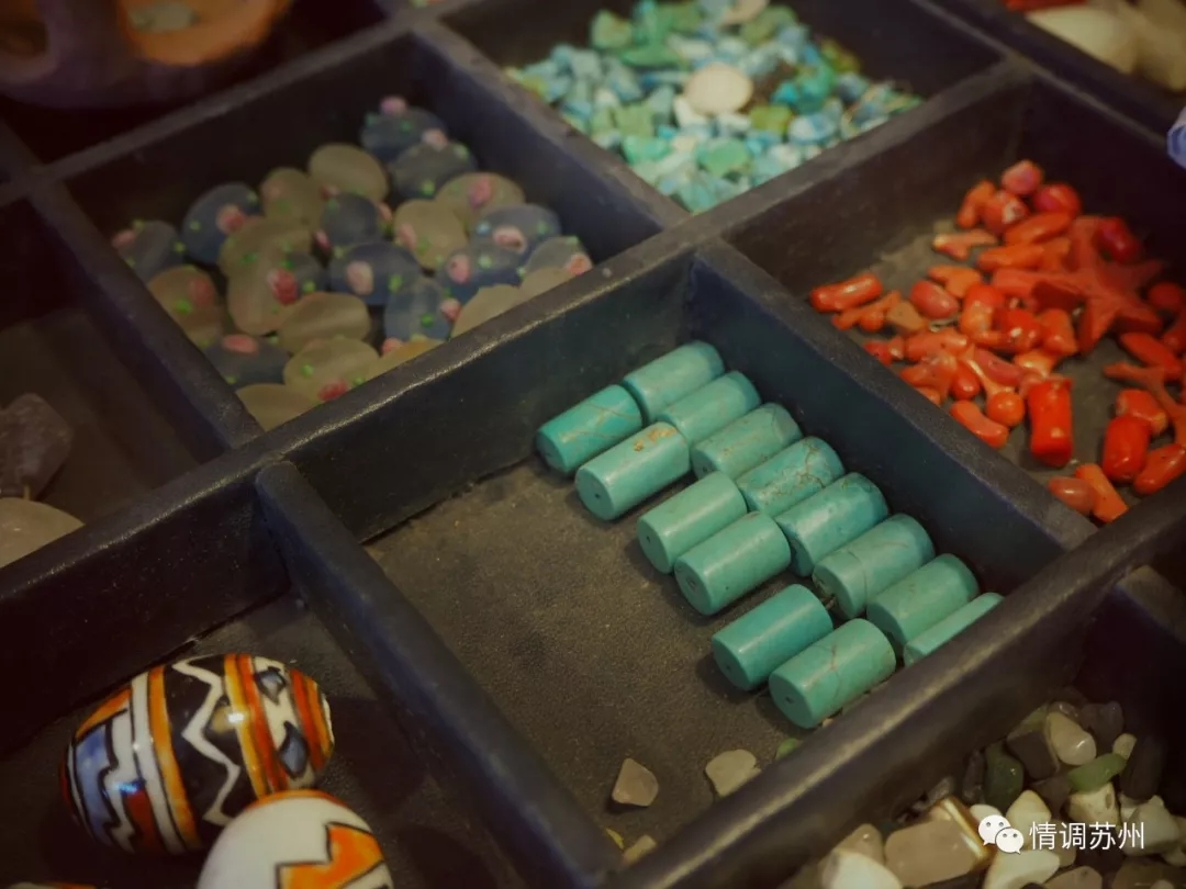 这条不足300米巷子，既有观前街的夜色迷离，也有价值连城的收藏