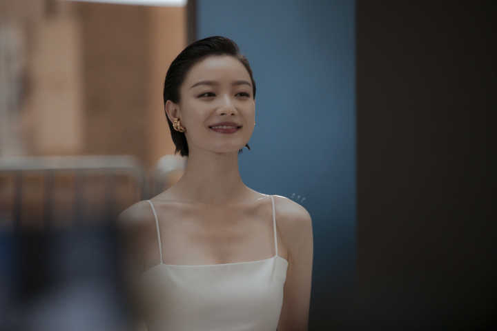 咬肌型发腮怎么改善,大脸方脸女生如何快速改变脸型