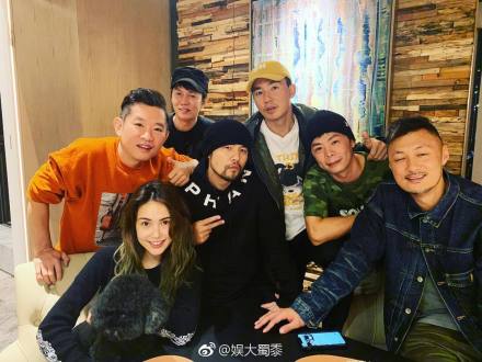 余文乐周杰伦相爱相杀，互爆丑照，聚会不忘带昆凌恩爱十足