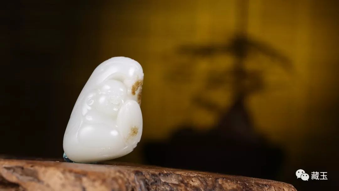 属虎女士戴玉佛好不好,女士戴玉佛还是玉如意