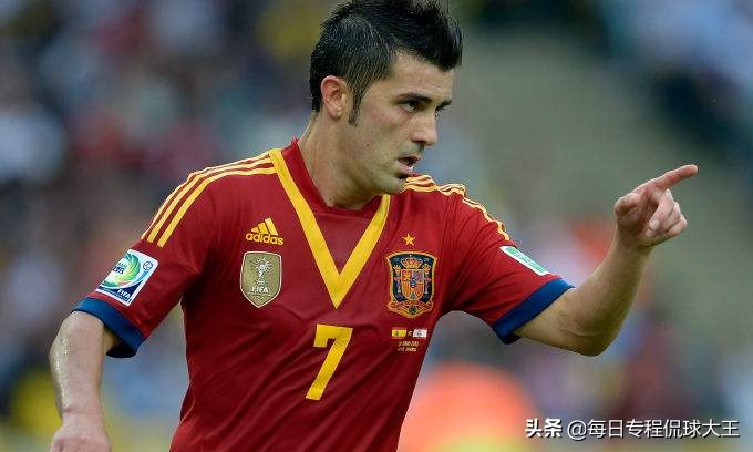 武磊带伤出战依旧不减杀手本色,武磊首发秀神级跑位