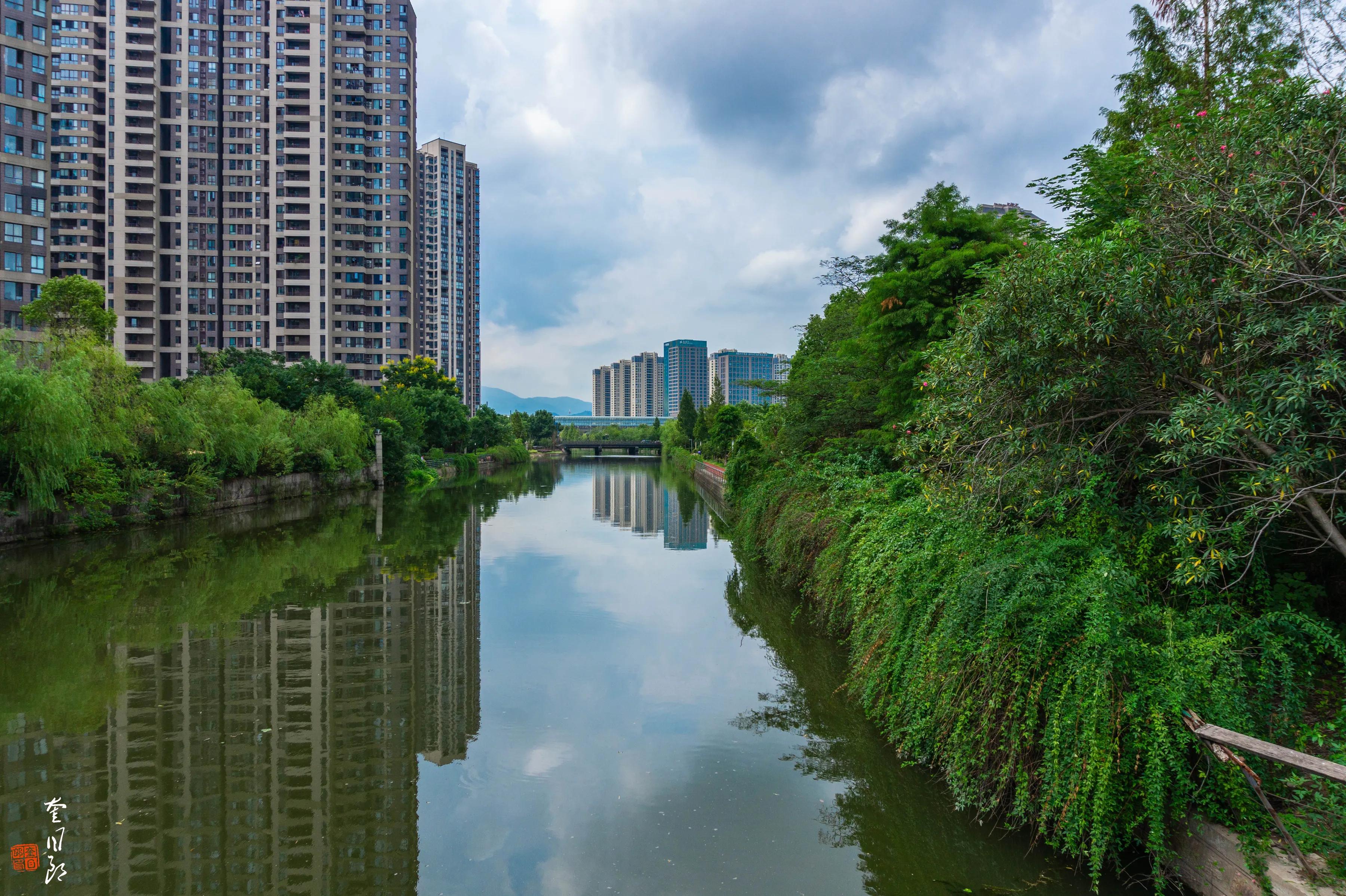 比QX100更强大的镜头微单QX1