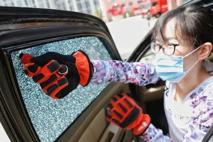 弯的安全锤和直的安全锤,安全锤四合一破窗神器