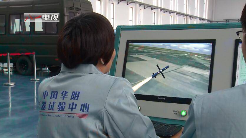 便携式反坦克导弹车打击坦克视频,珠海航展猛士反坦克导弹发射车