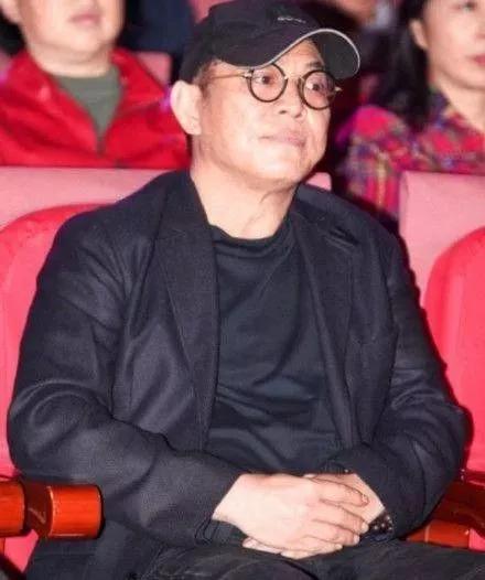 洪金宝67岁身体硬朗,洪金宝坐轮椅苍老消瘦