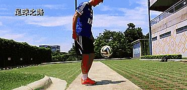 小孩足球颠球入门基本功,初学足球颠球技巧小学生