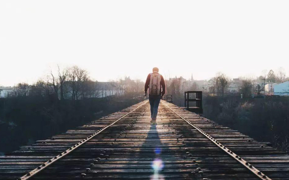 圈子不同不必强融的意思,不同圈子的人不必强融