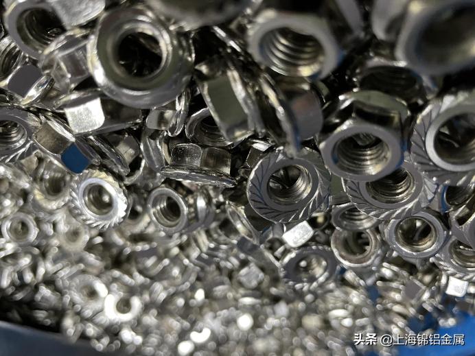 山东工业铝型材配件结构特点,铝型材设备配件有哪些类型