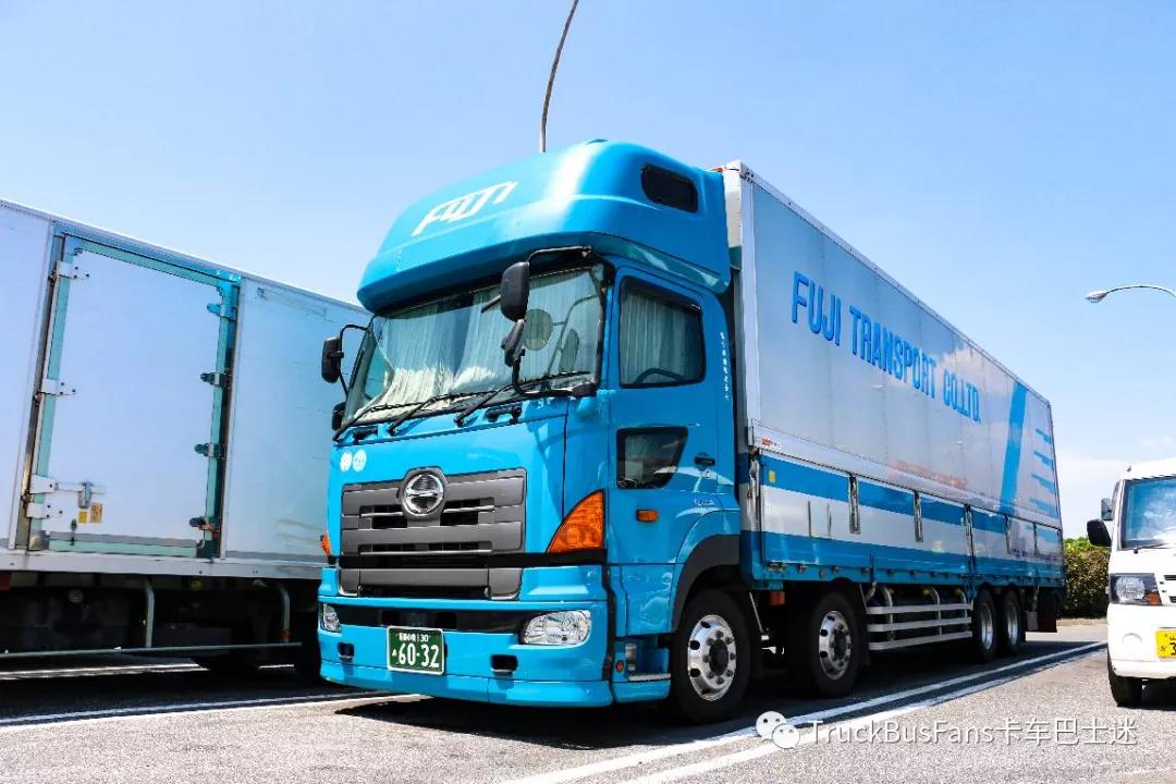 日本高速公路服务区随拍！卡车居然都这么帅