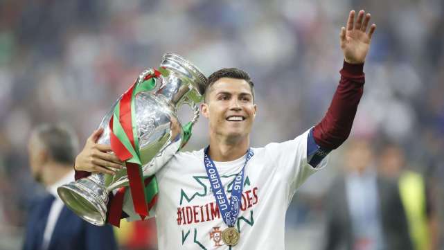 反转？贝利再发推称简介不是自己干的，承认C罗的成就伟大