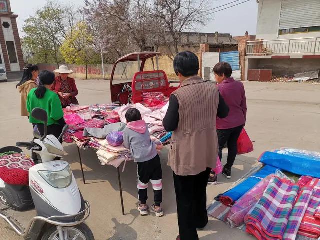 摆地摊创业卖什么东西最赚钱,乡镇摆地摊卖什么小东西最赚钱