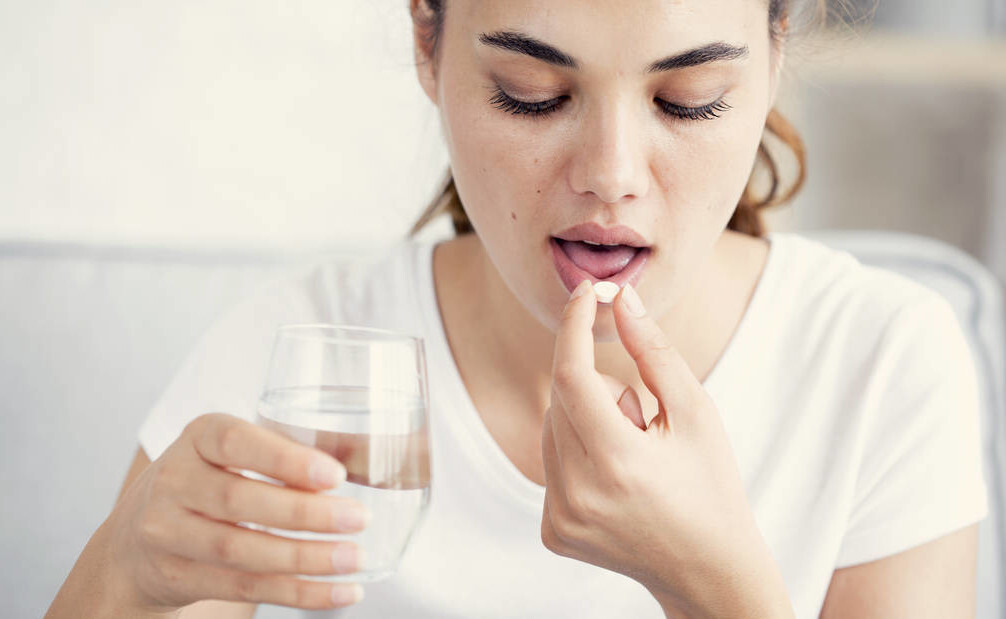 非洲大批黑猩猩感染人类病毒，变成丑八怪，科学家无法治疗