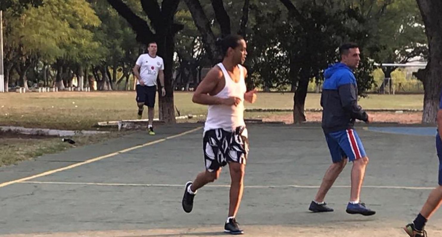 小罗监狱杯赛夺冠奖励,足球精灵小罗的精彩集锦