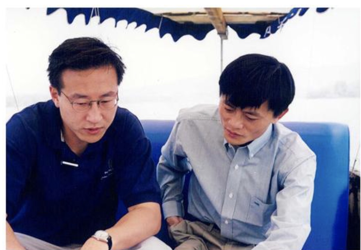 马云背后最重要的男人：撑起阿里半边天，如今身价高达1017亿