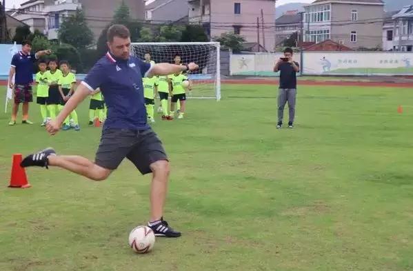 美洲杯精彩时刻,美洲杯小罗现身看梅西