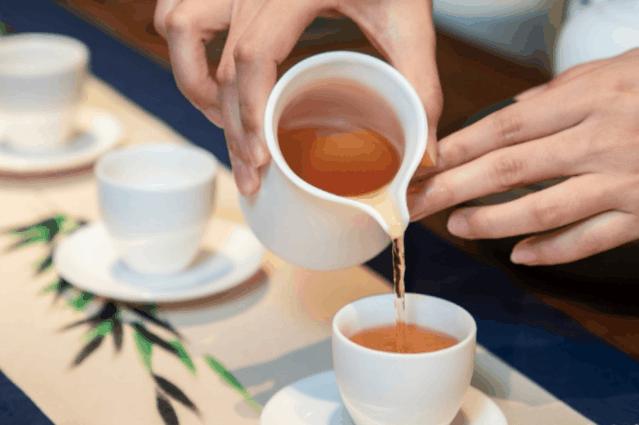 春天的第一杯茶颜悦色奶茶,春天的第一杯竹筒茶