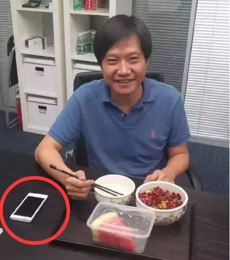 雷军是如何控制金山的 (雷军在金山的年薪收入)