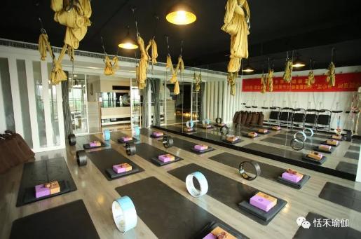 【围观】天降一只‘曹’阳‘丹’凤，演绎瑜伽绝伦韵律