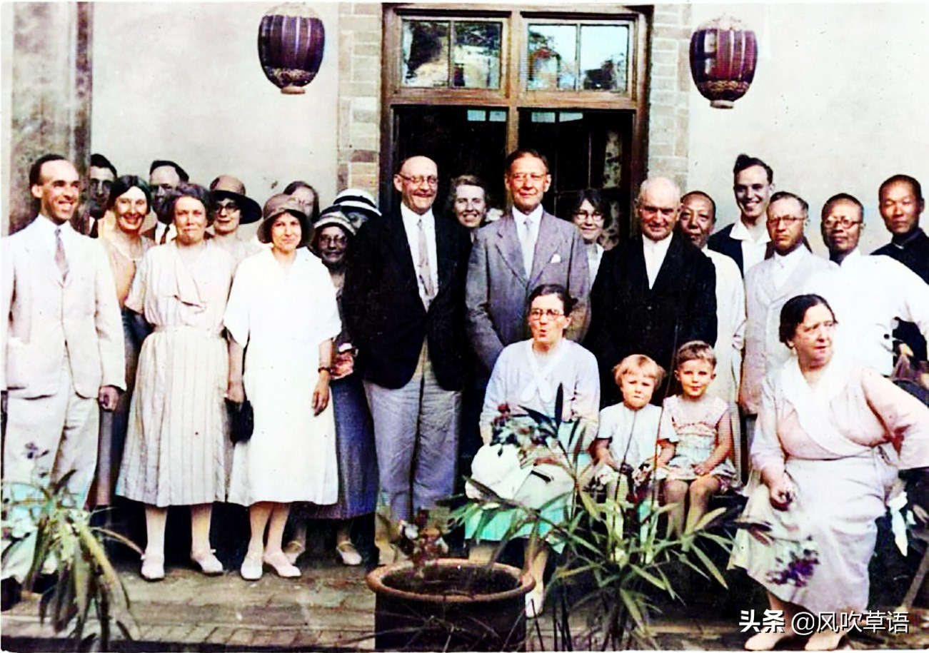 1933年的陕西西安，木头造的汽车，穿着衣服的飞机