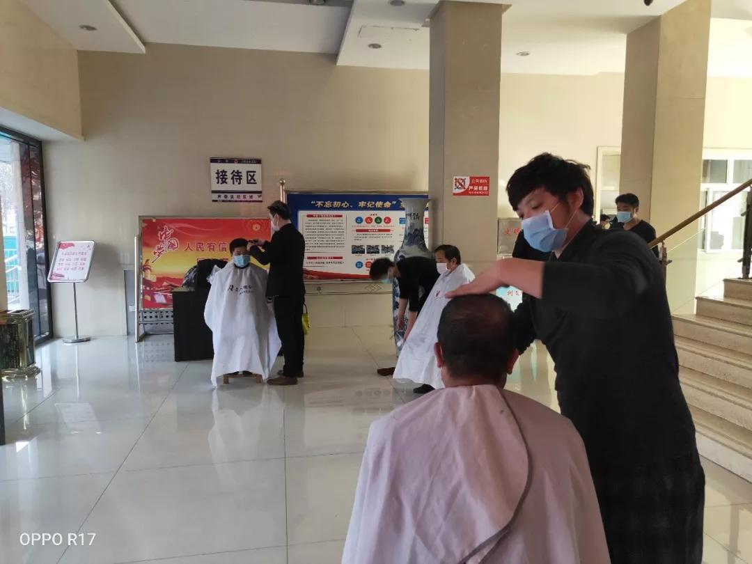 助力抗疫一线民警,党员劳模服务队勇担抗疫粮草官