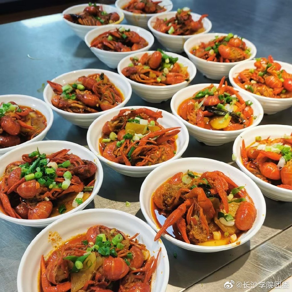 上“二批本科”，也要挑个条件好的，这5所大学伙食堪比饭店