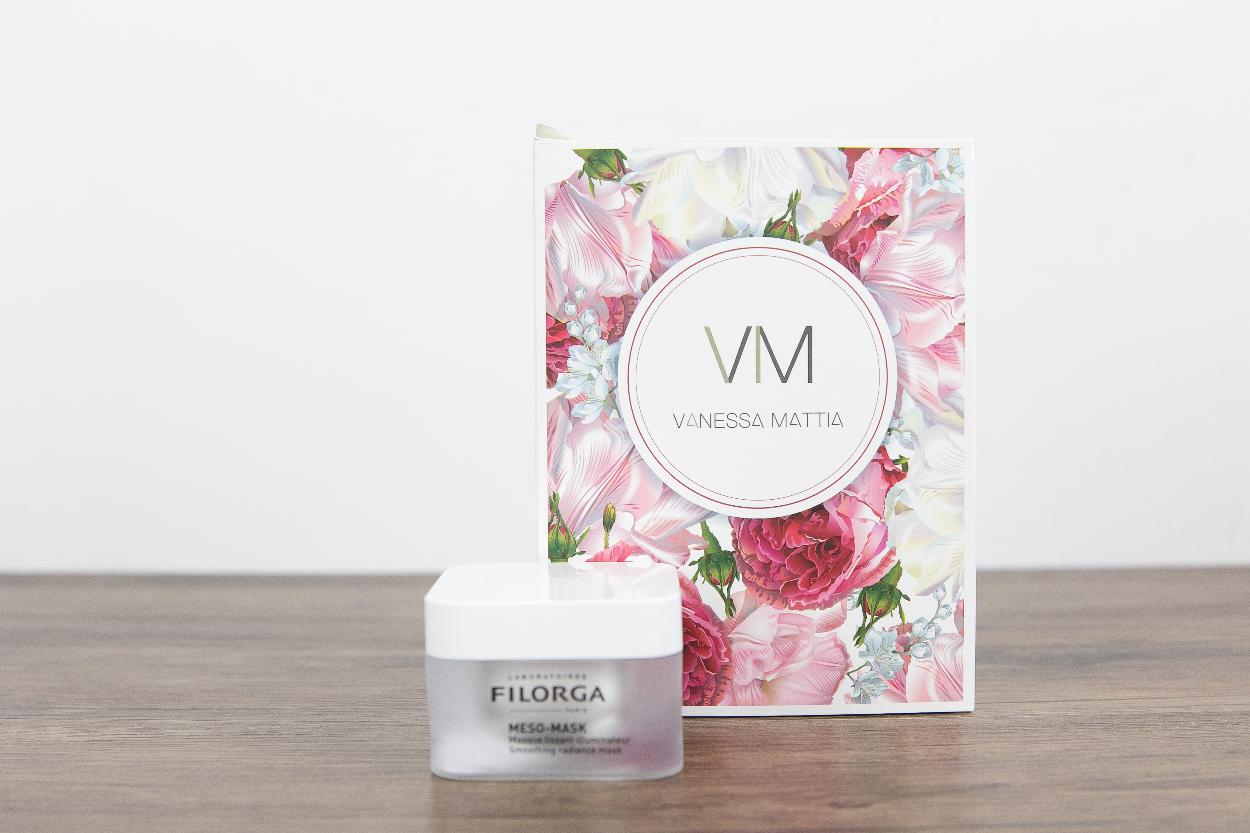 还在为繁琐的护肤步骤而烦恼吗,还在为皮肤问题困扰吗