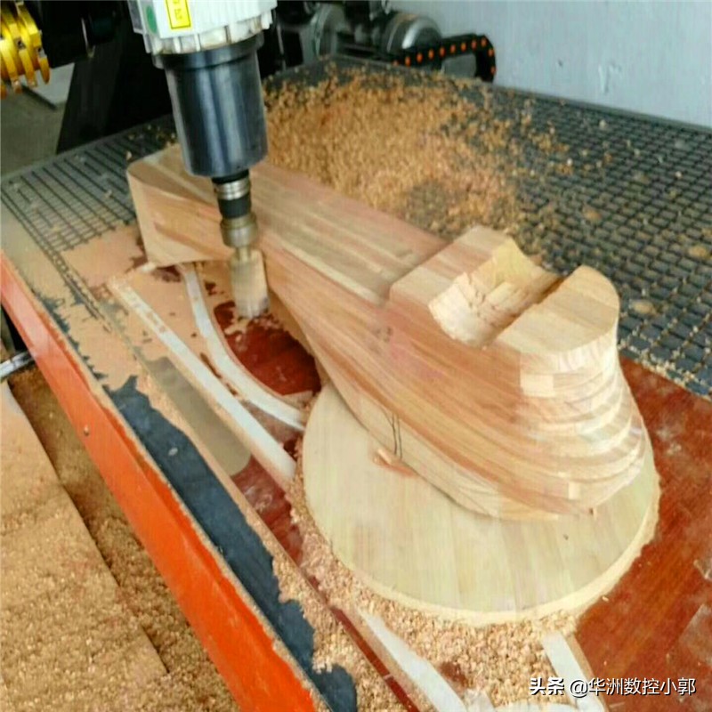 数控开料机尺寸是用什么控制,数控开料机价格一览表