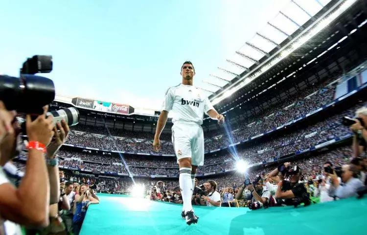 一分钟回顾c罗的传奇之路,c罗生涯纪录完整版