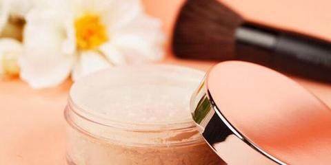 蜜粉散粉和粉饼哪个适合干性肌肤,蜜粉散粉粉饼的区别和使用