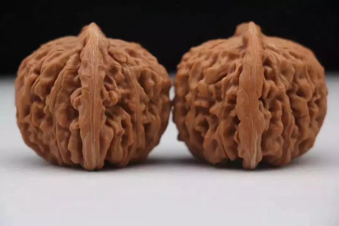 文玩核桃越盘越黑,盘文玩核桃的好处