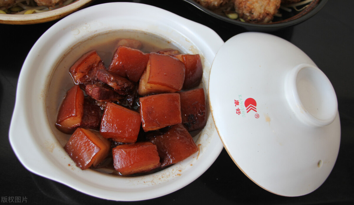 喝酒时不能碰花生米？医生提醒：这3种食物尽量不要做“下酒菜”