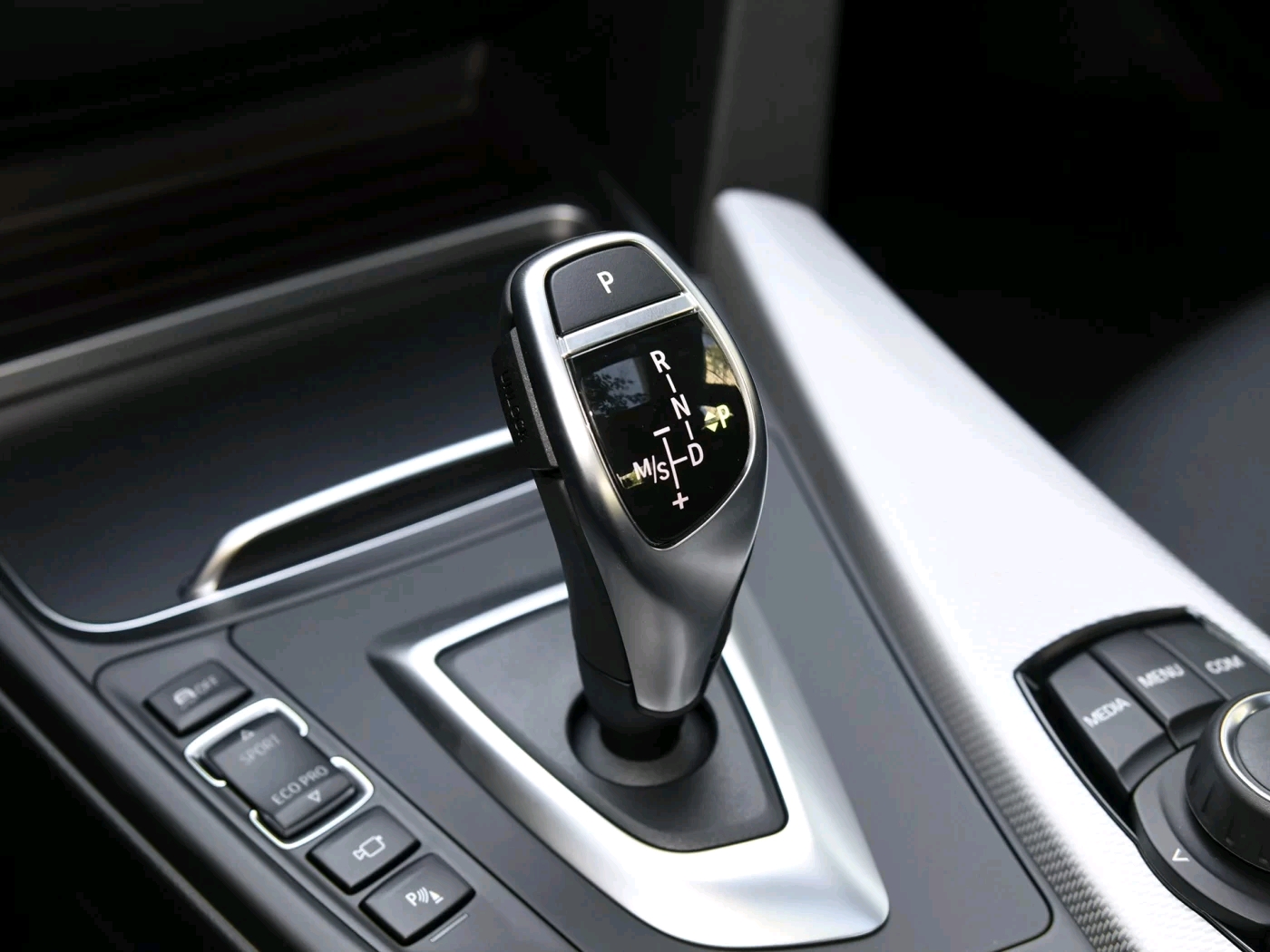 27万宝马320,宝马320li2019款时尚驾驶感受