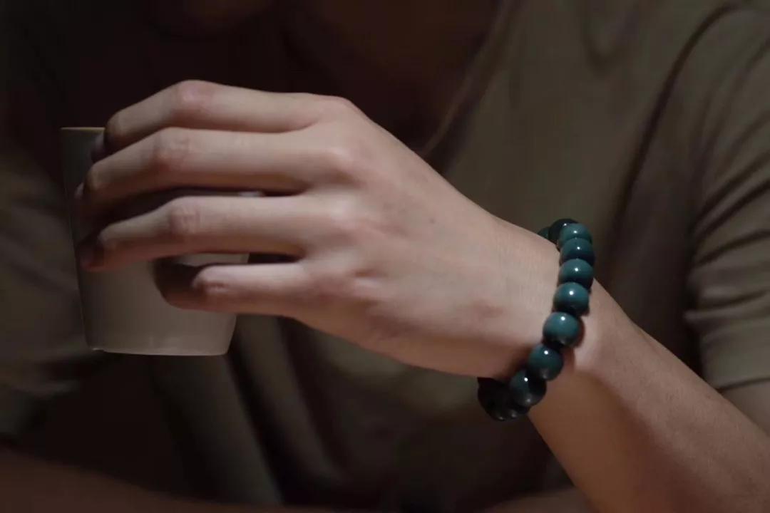 穿金戴银真的能走运吗,穿金显富贵戴玉保平安