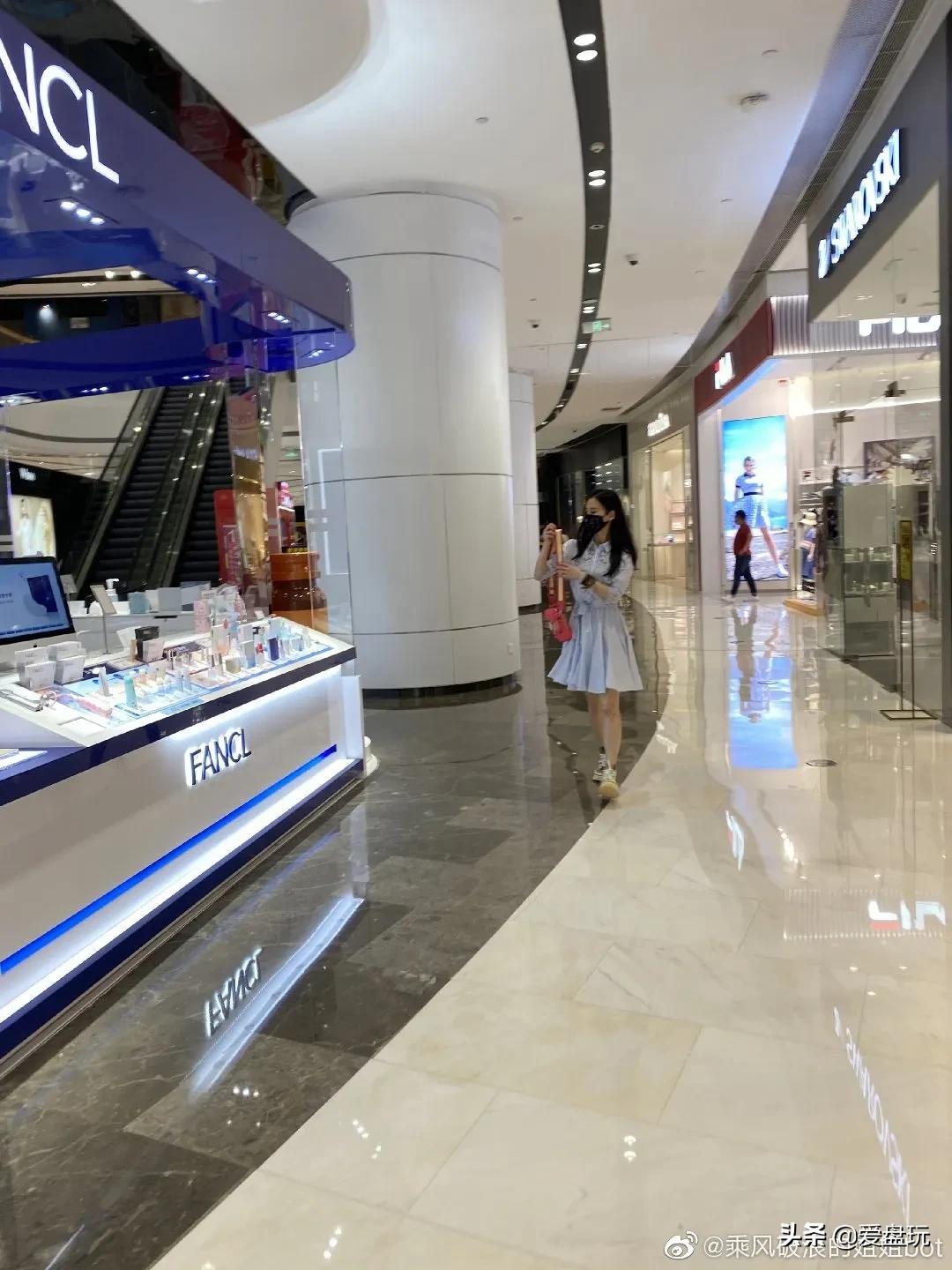 家底吓人！这位姐姐戴的手串，果然不简单