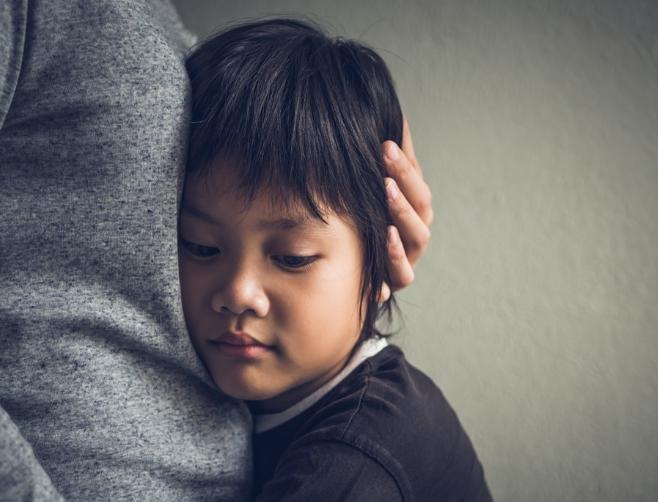 爱看电视小孩聪明吗,爱看电视孩子会变笨