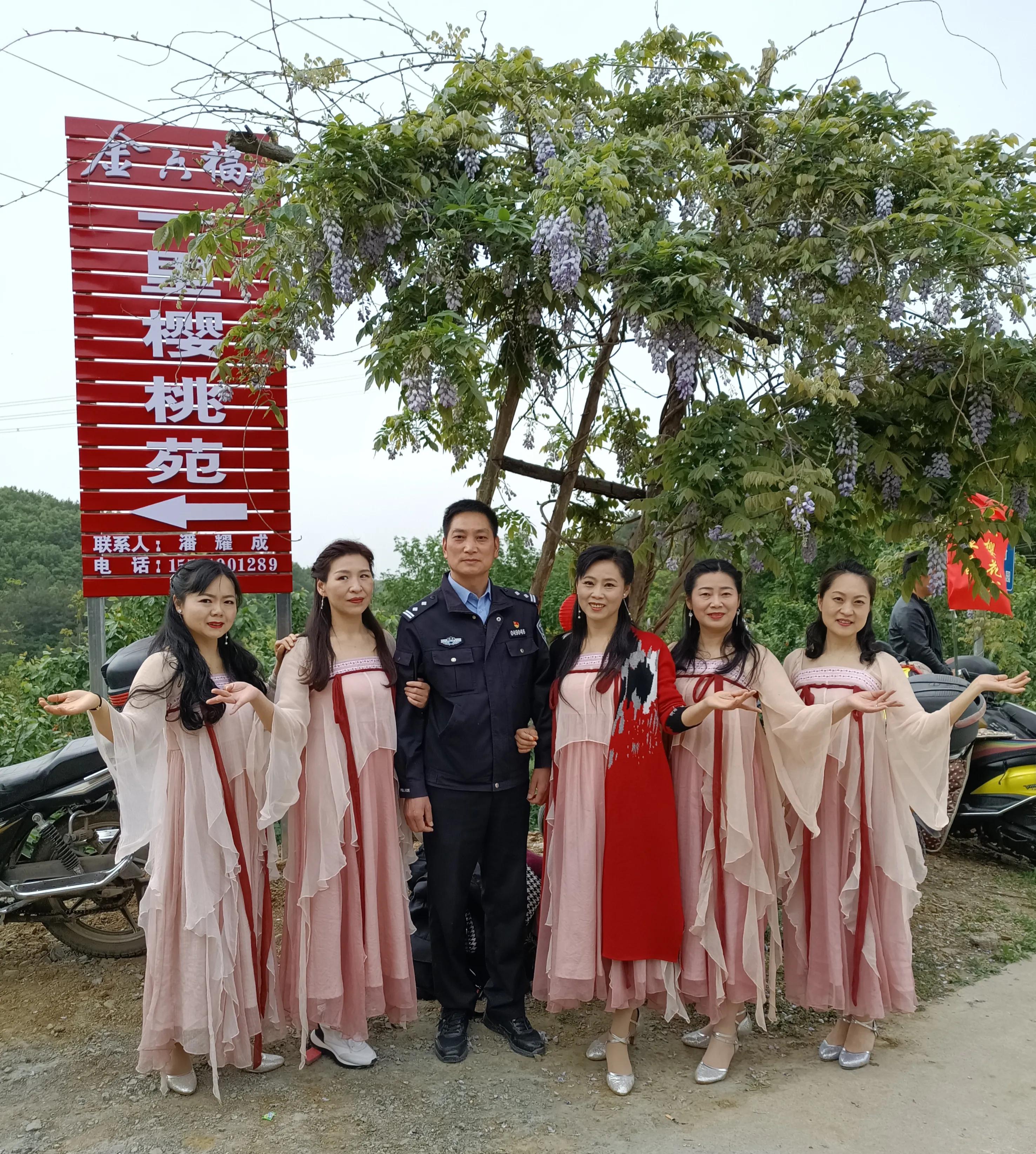 人间最美四月天，十里樱桃红满园