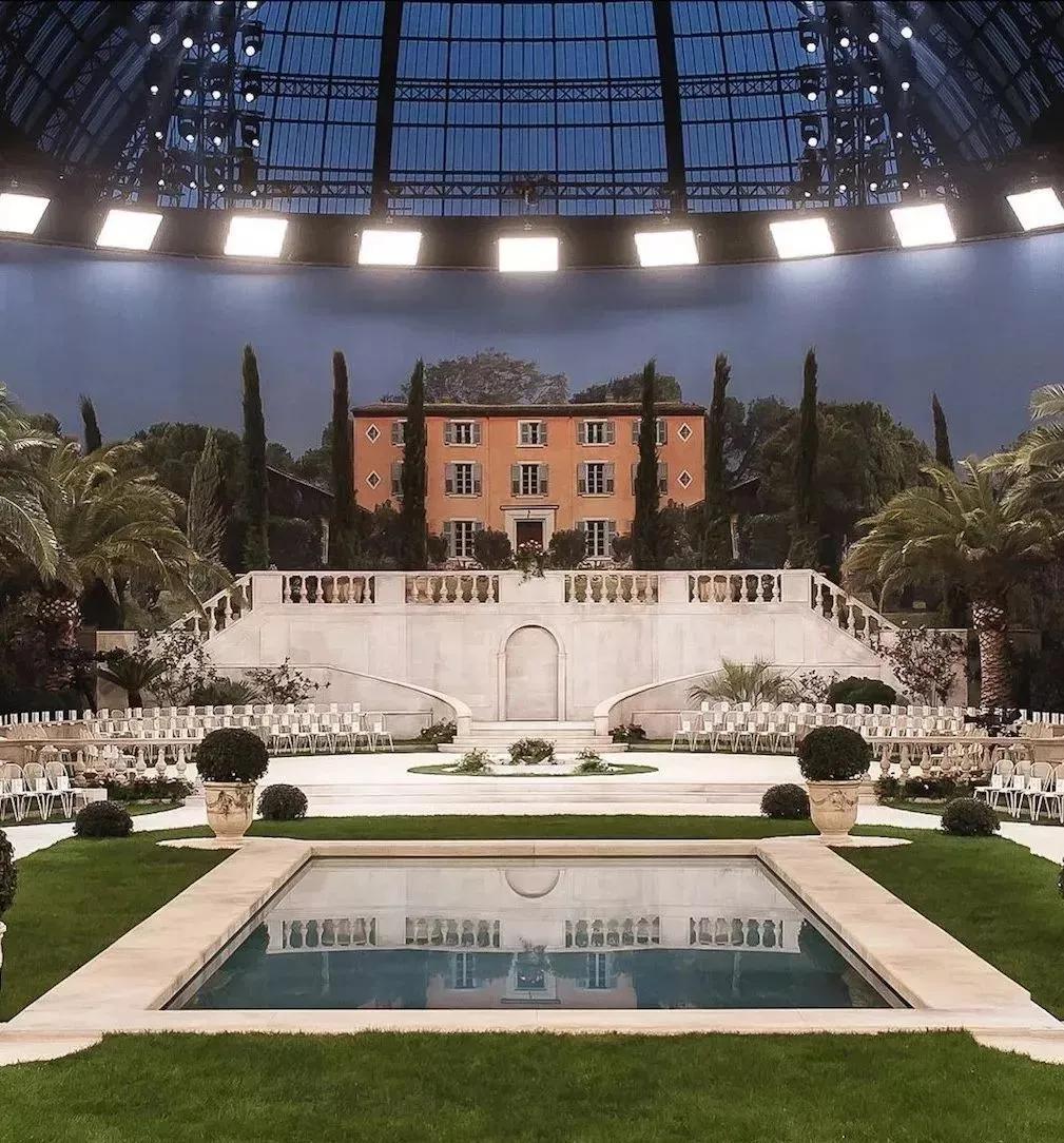 颠覆传统设计的时装秀,让你惊艳的时装秀场布置