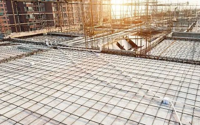 农村自建房屋顶有钢筋露出怎么办？不可置之不理！正确去弥补过错